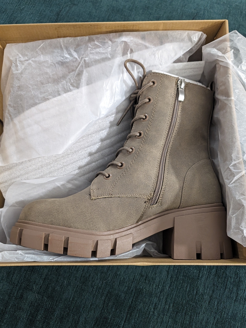 Dirty Laundry Newz Taupe Lace-Up Chunky Heel Ankle Boots Size 7